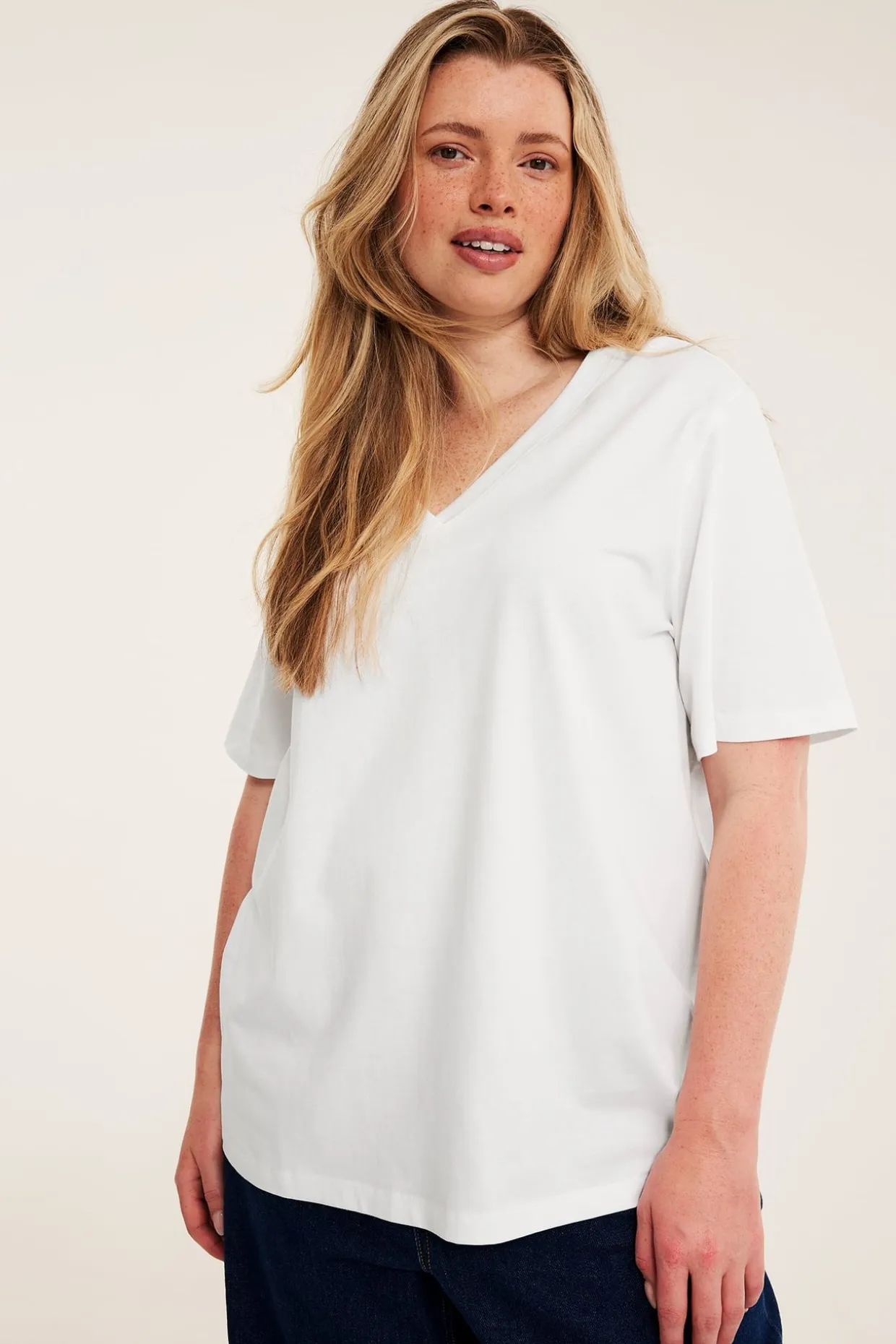 Bawełniany T-shirt z dekoltem w serek