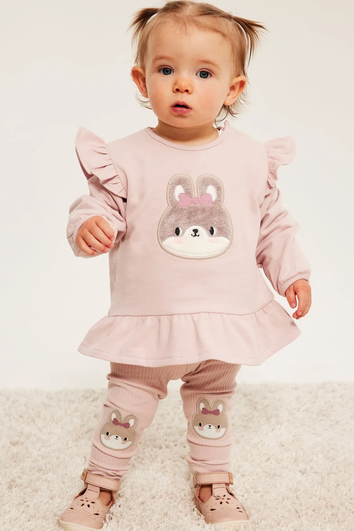 Bluza z falbaną i motywem królika