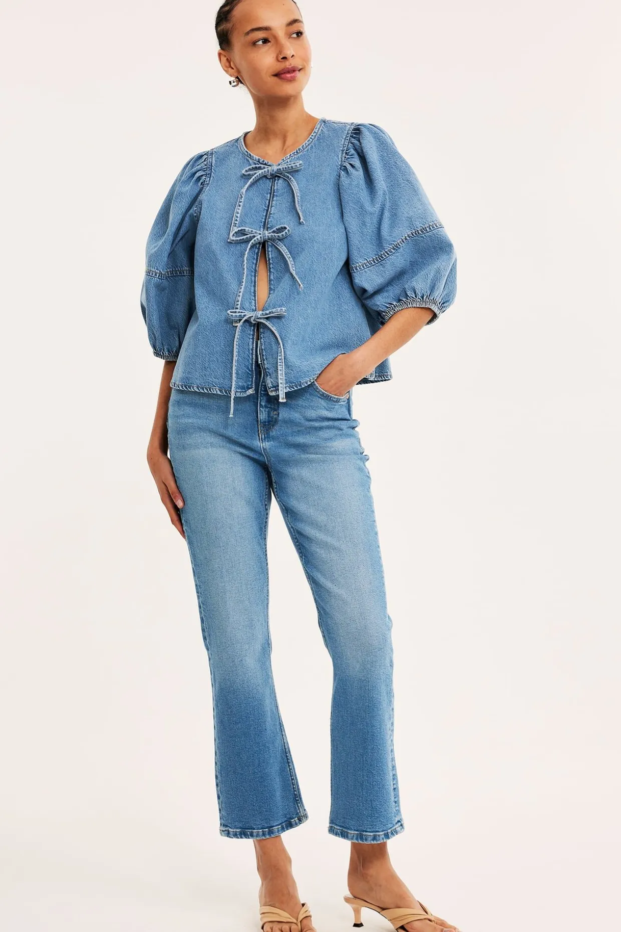 Dżinsy cropped flare regular waist