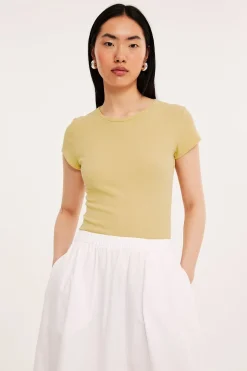 Dopasowany prążkowany t-shirt z bawełny