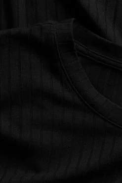 Długi T-shirt o prążkowanej fakturze