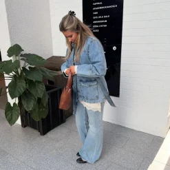 Kurtka dżinsowa z paskiem