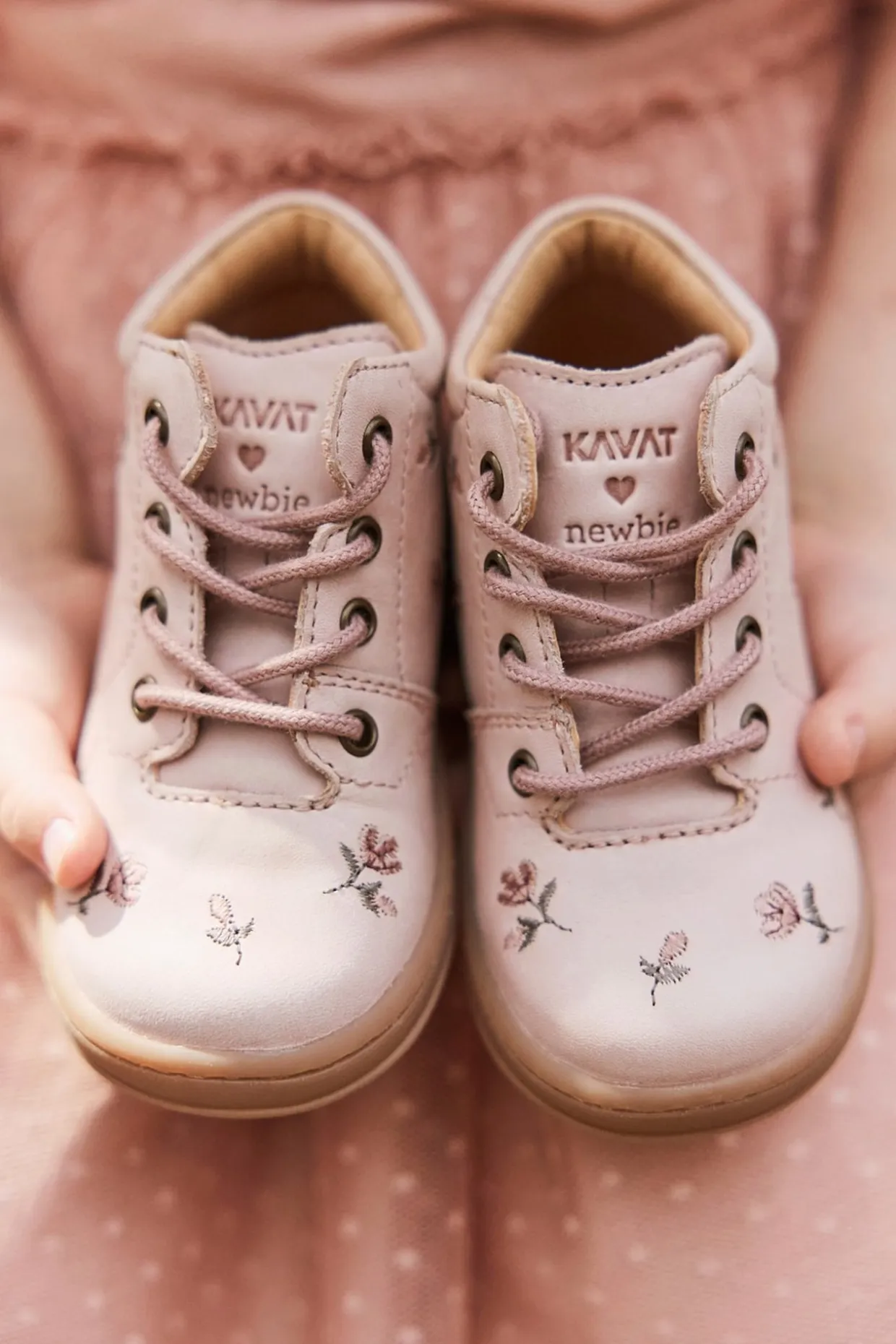 Kwieciste buty do nauki chodzenia, w kwiaty Edsbro