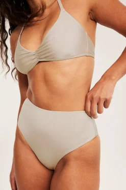 Majtki od bikini, brazyliany wysoko wycięte