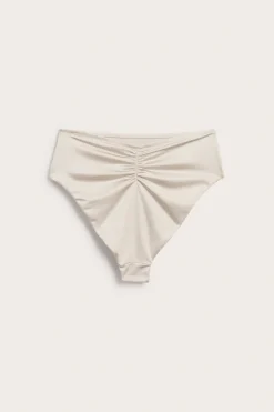 Majtki od bikini, brazyliany wysoko wycięte