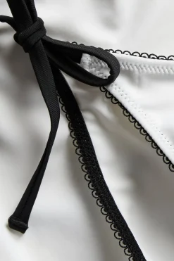Majtki od bikini, brazyliany z wiązaniem