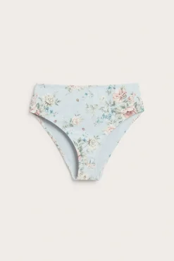 Majtki od bikini, Newbie Woman