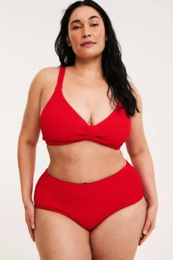 Majtki od bikini o wyraźnej strukturze
