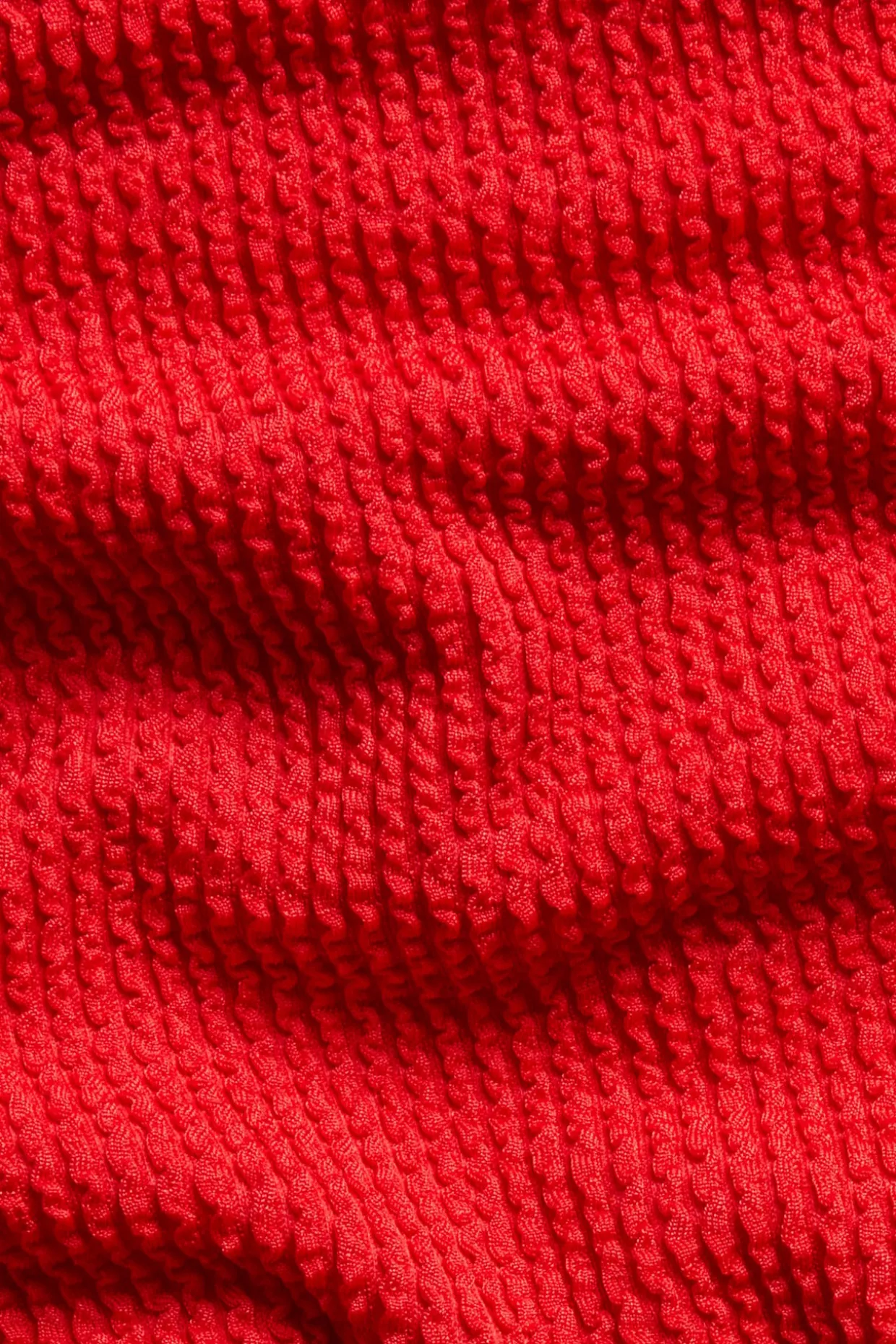 Majtki od bikini o wyraźnej strukturze