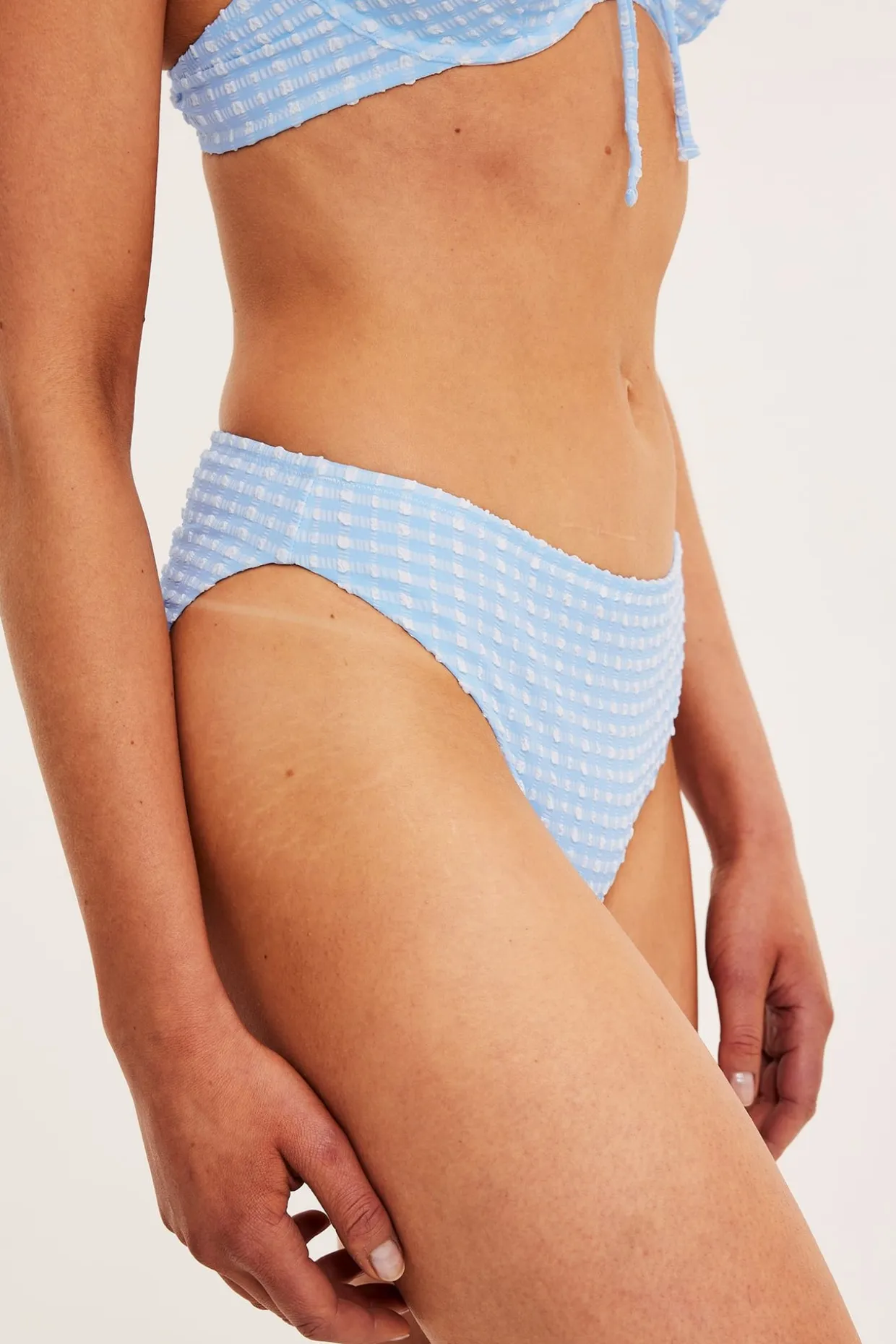 Majtki od bikini, w kratę