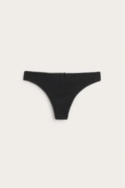 Majtki stringi z pointelle