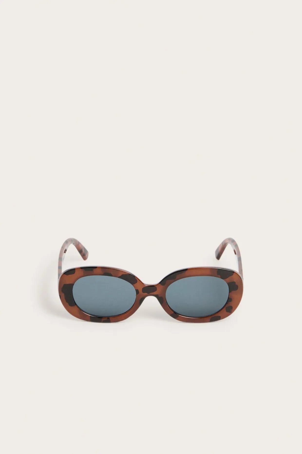 Owalne okulary przeciwsłoneczne