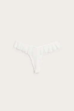Półstringi z wzorem w serca