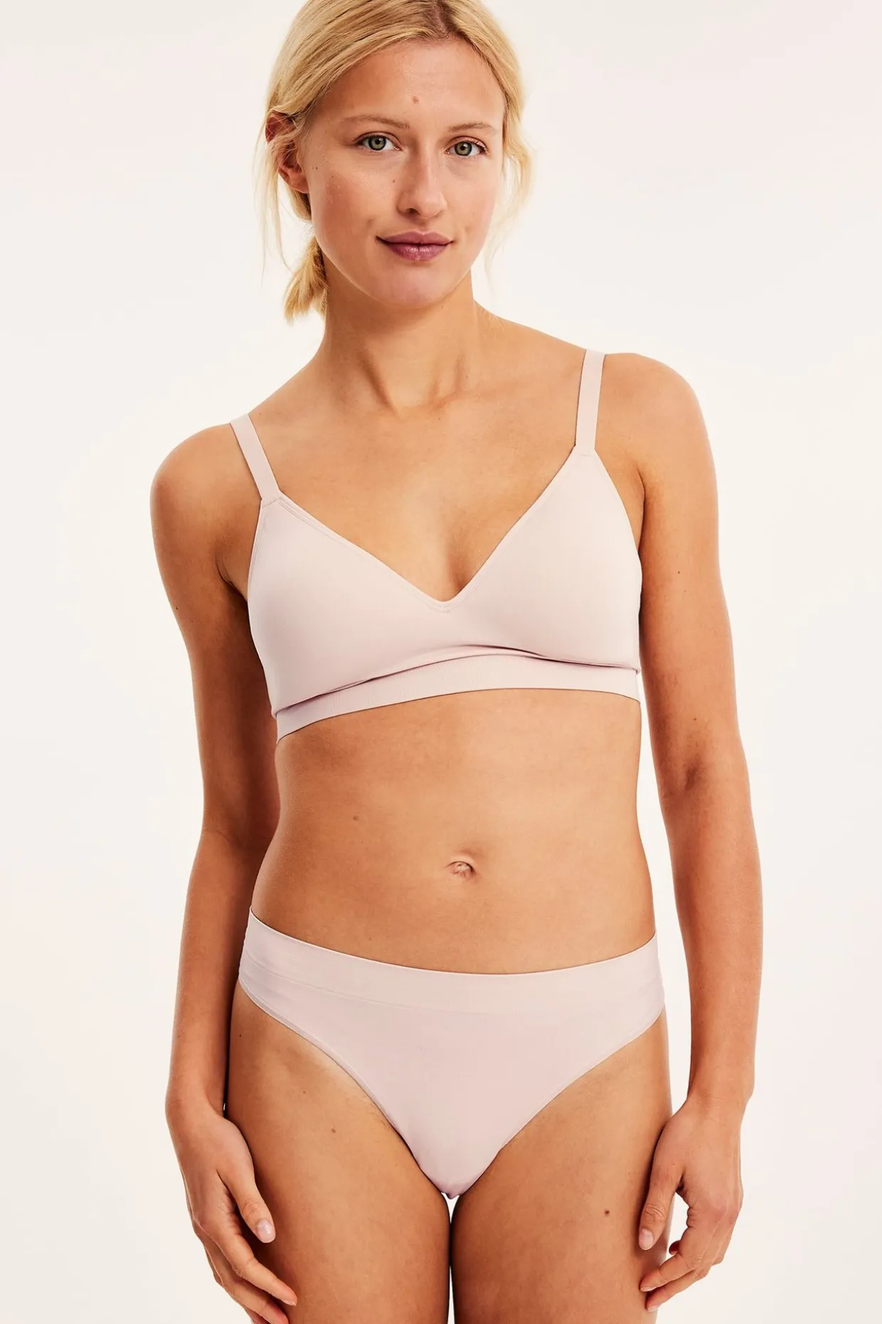 Seamless stringi
