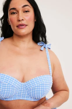 Stanik balkonetka od bikini, w kratkę, z wiązaniem