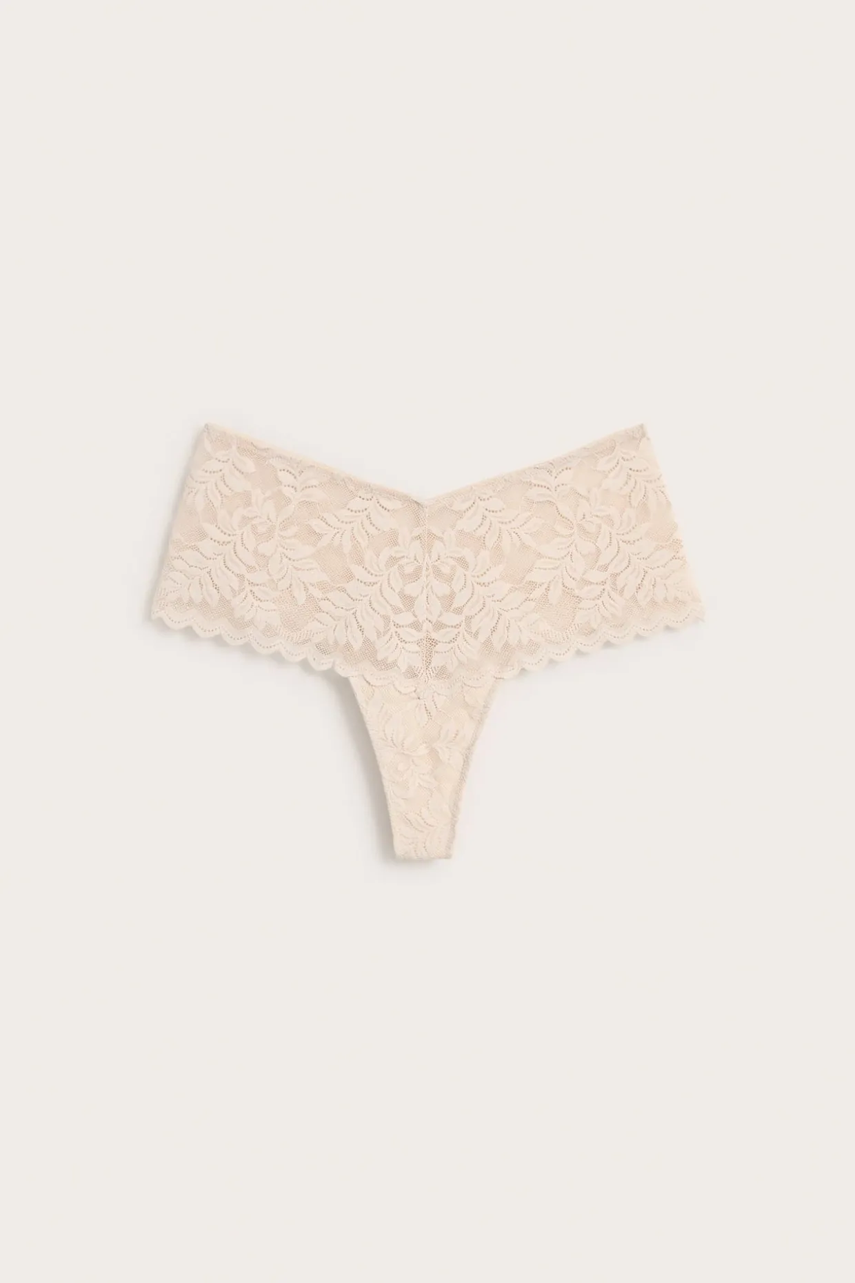 Stringi z koronki