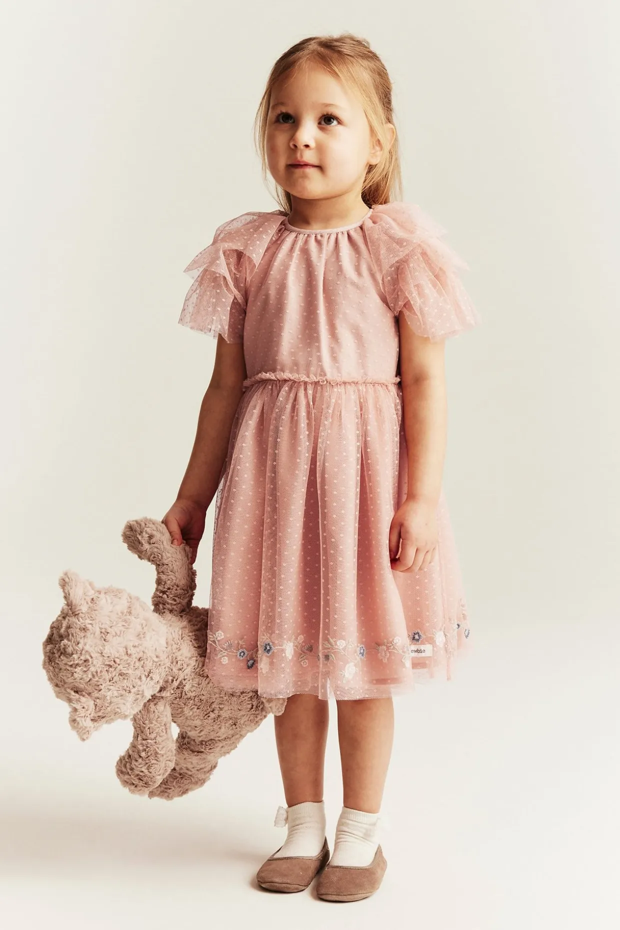 Sukienka z siateczki, z falbanami