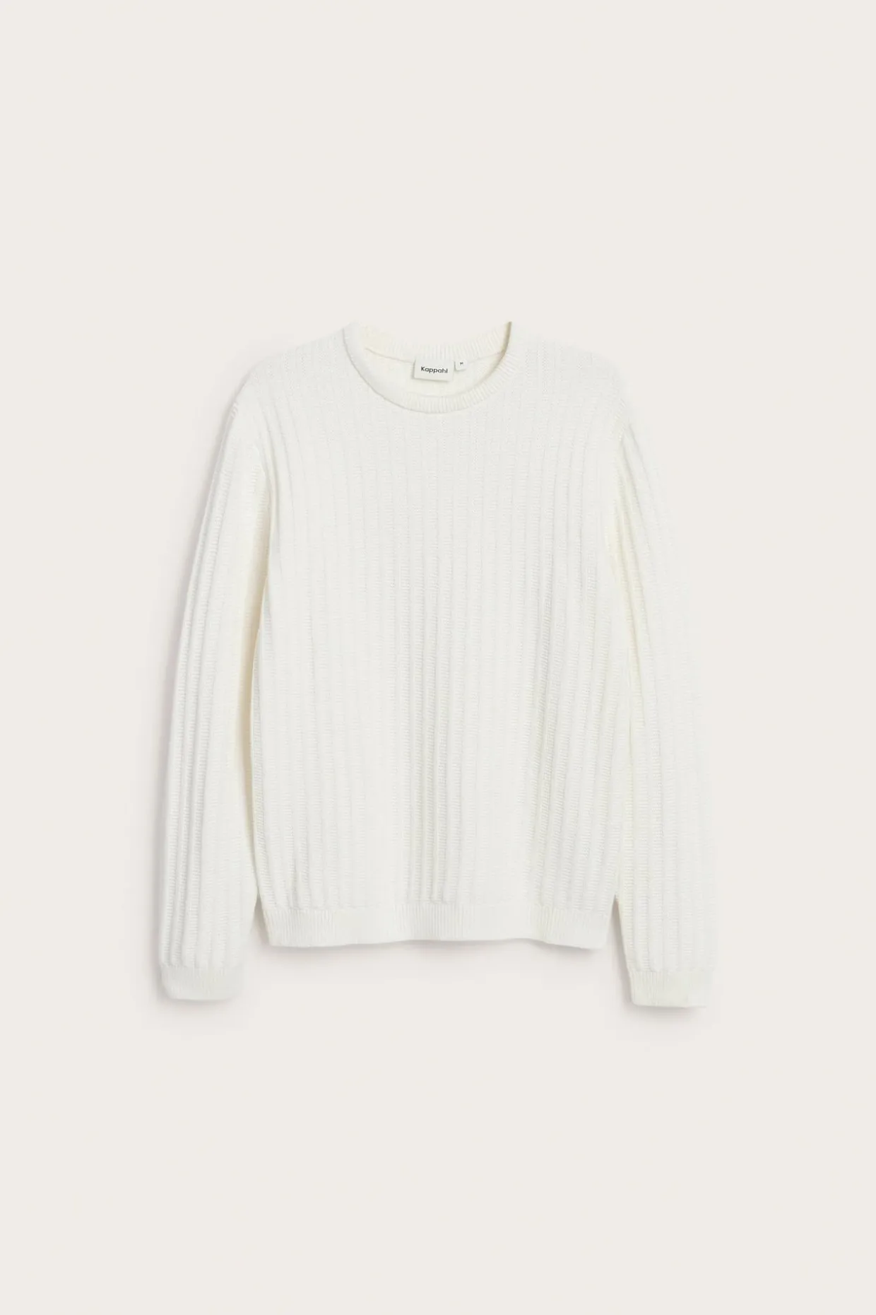 Sweter z dzianiny o wyraźnej strukturze