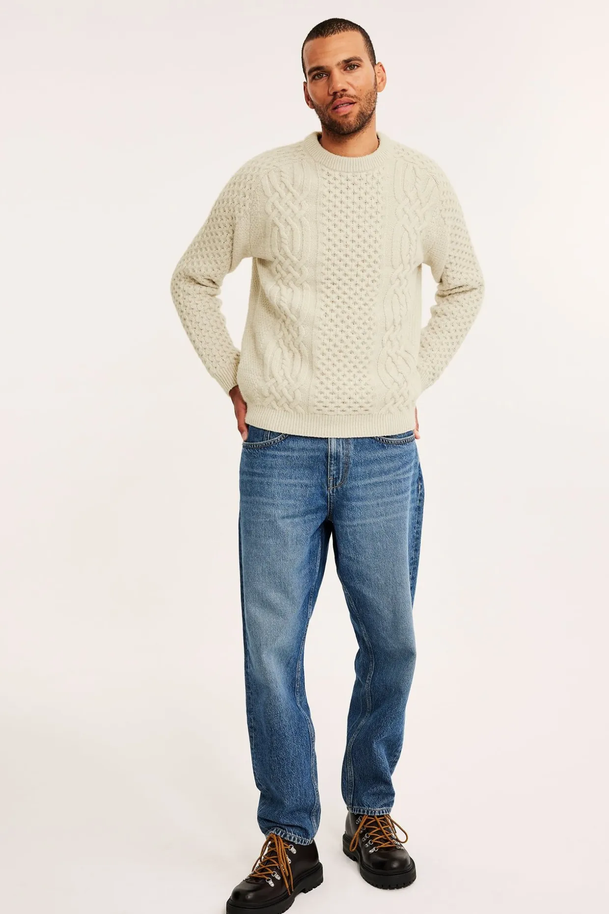 Sweter z dzianiny w warkocze