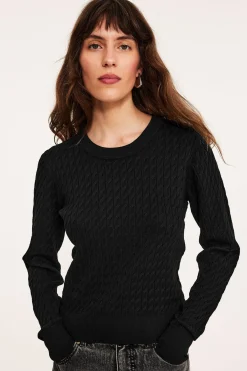 Sweter z dzianiny w warkocze