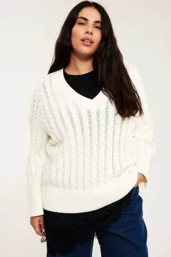 Sweter z dzianiny w warkocze