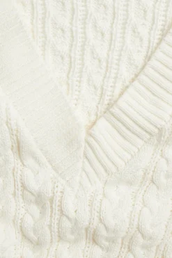 Sweter z dzianiny w warkocze