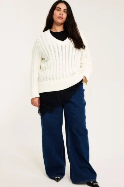Sweter z dzianiny w warkocze