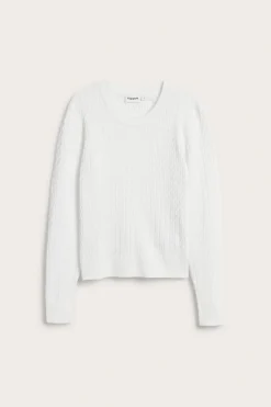 Sweter z dzianiny w warkocze