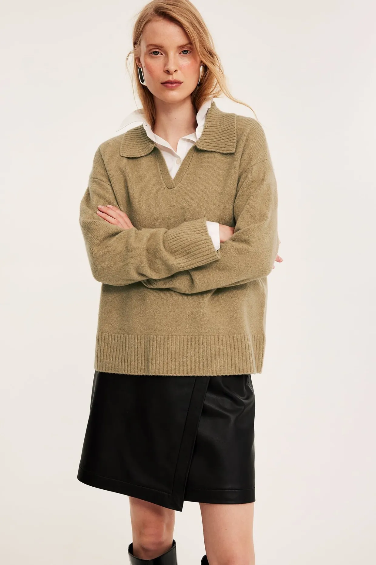 Sweter z dzianiny z kołnierzem