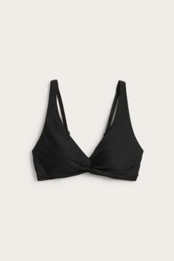 Top od bikini ze skręconym detalem