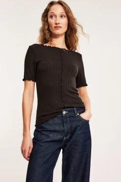 Top z krawędziami typu baby overlock