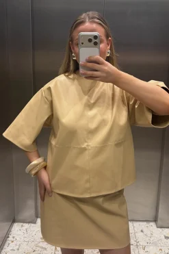 Top z krótkimi rękawami, z imitacji skóry