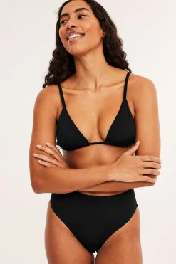 Trójkątny top od bikini