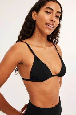 Trójkątny top od bikini