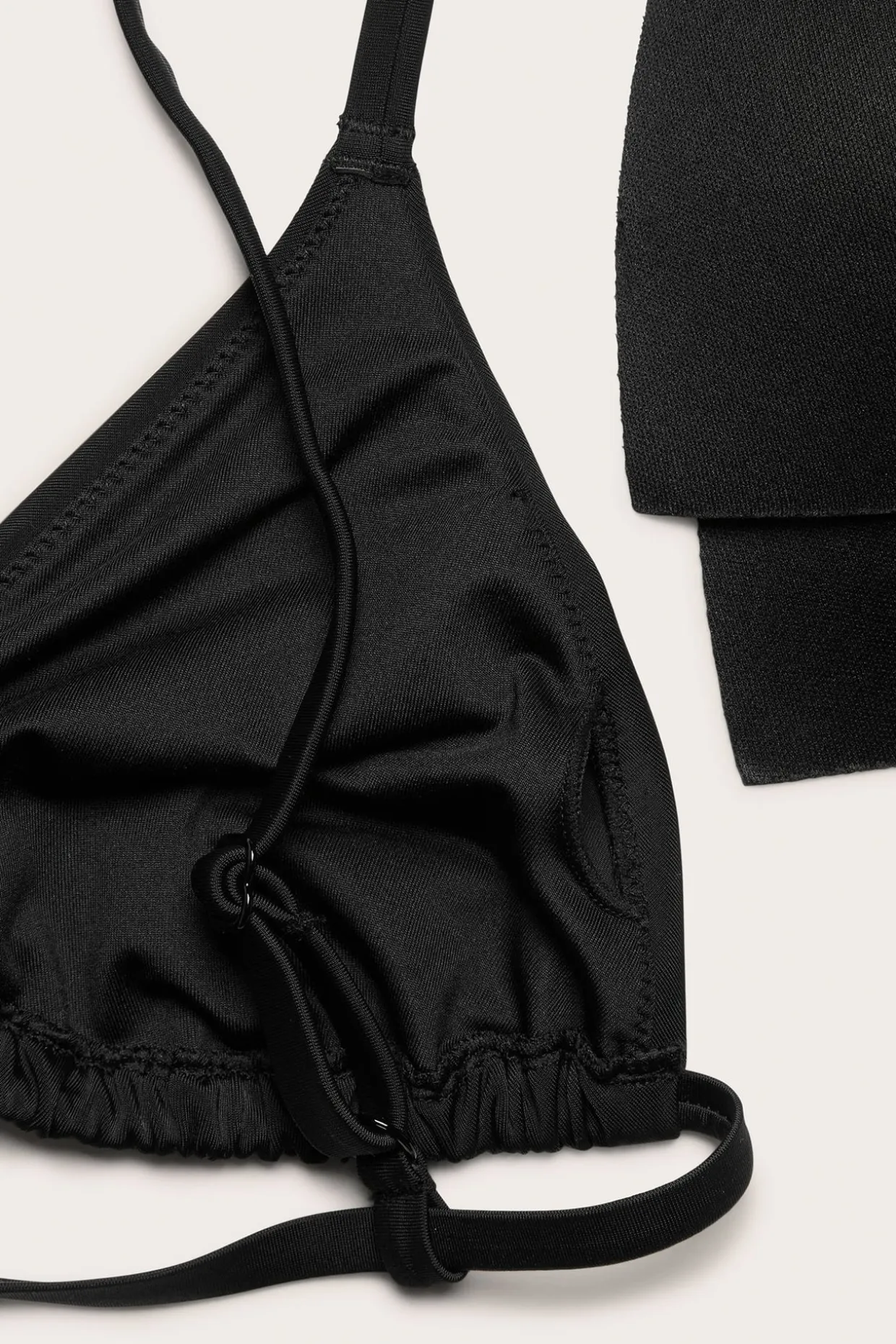 Trójkątny top od bikini