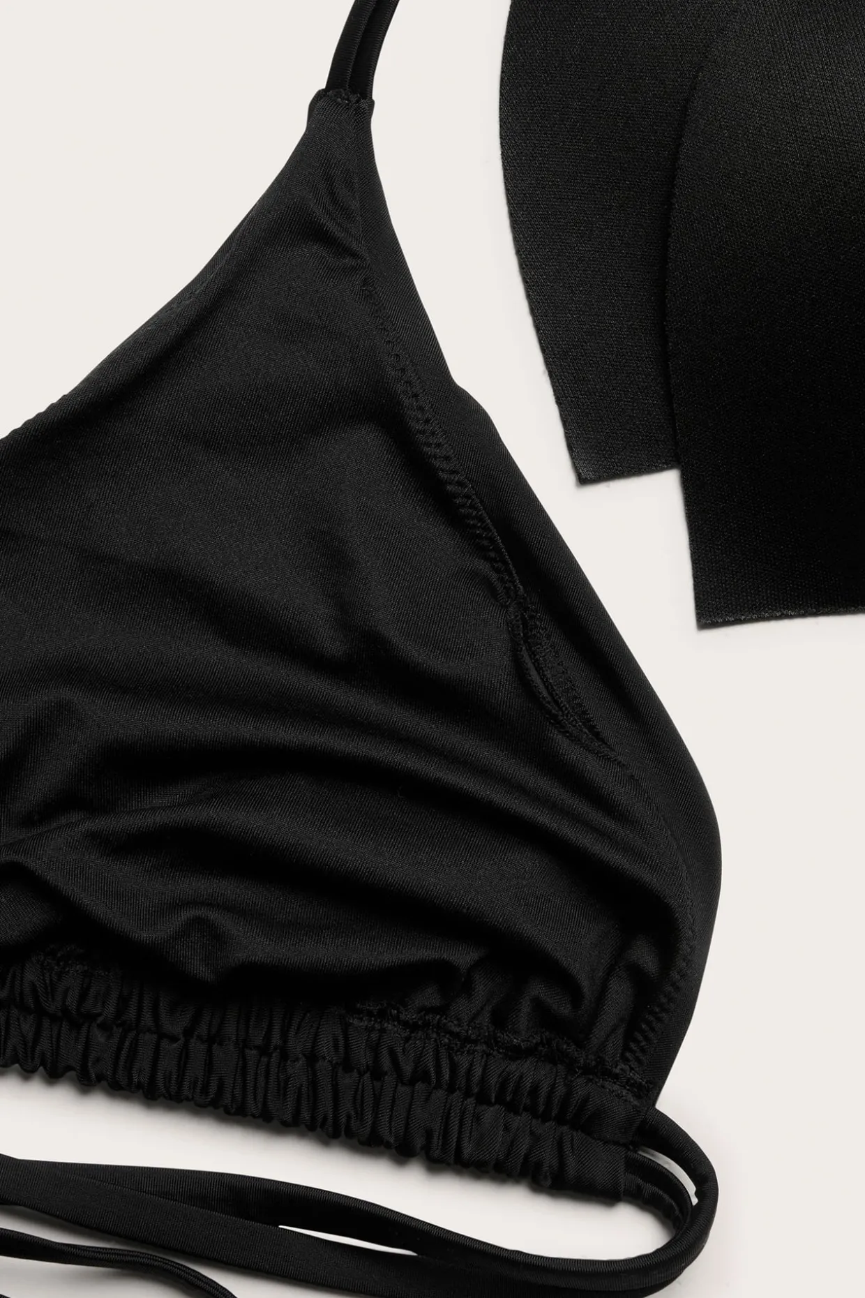 Trójkątny top od bikini