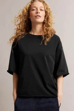 T-shirt o pudełkowym fasonie z podwiniętymi brzegami