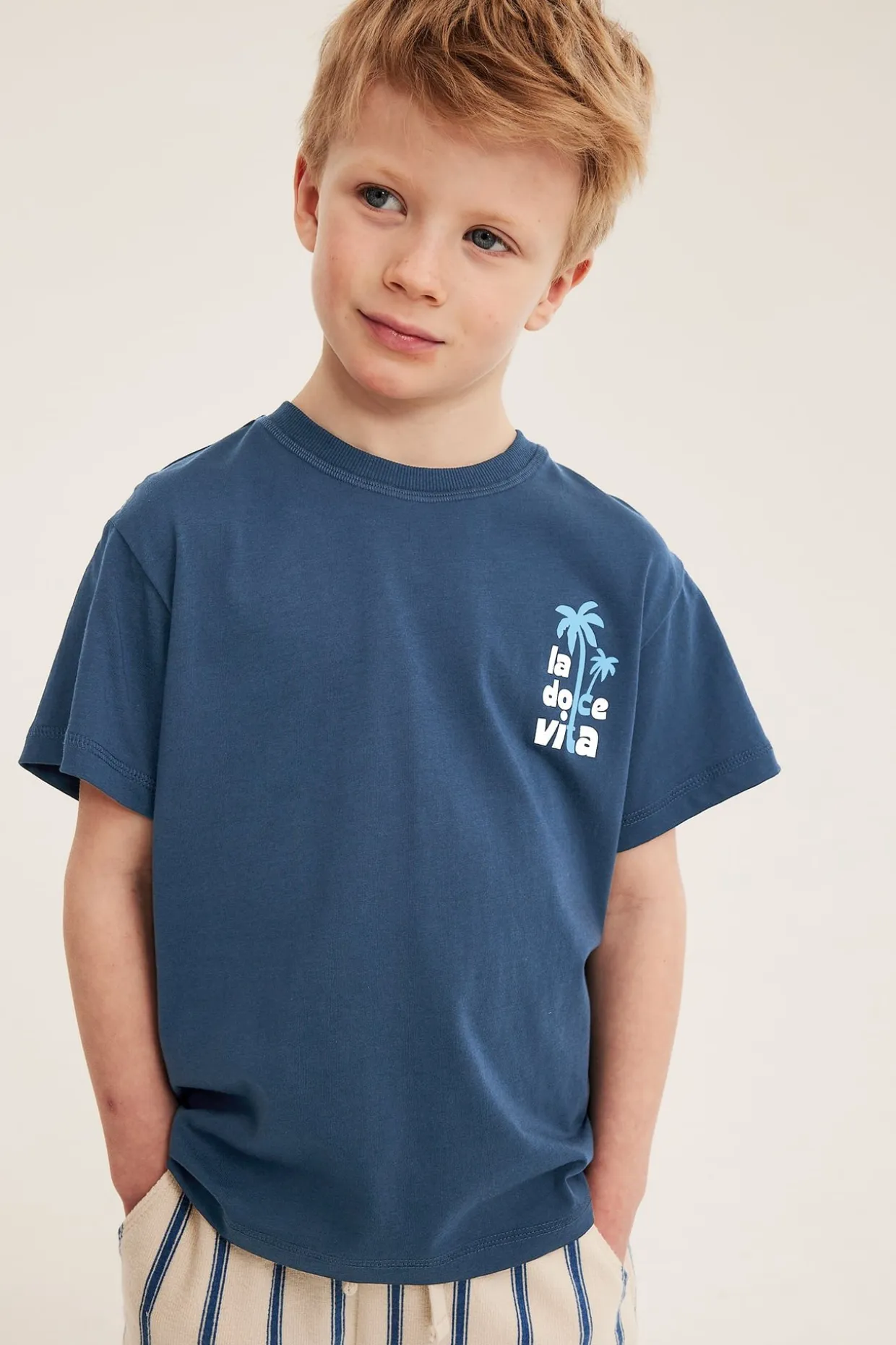 T-shirt oversize z nadrukiem tekstowym