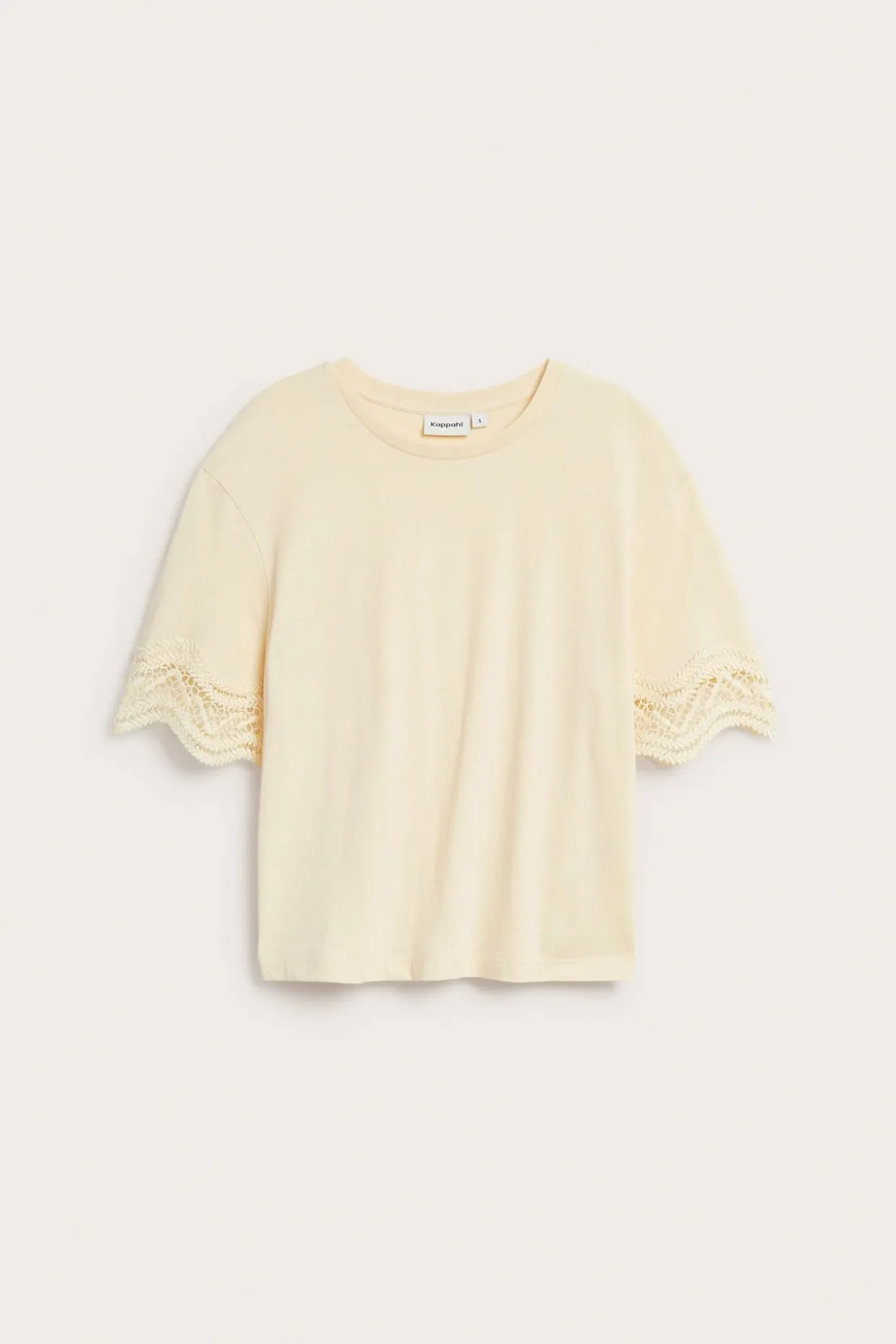 T-shirt z koronką
