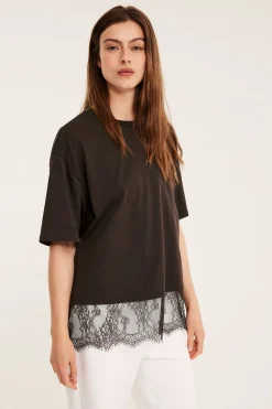 T-shirt z koronkową krawędzią
