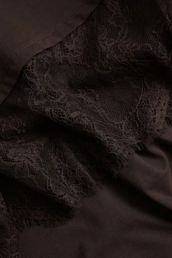 T-shirt z koronkową krawędzią