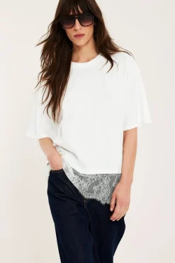 T-shirt z koronkową krawędzią